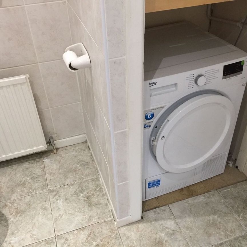 Room in a Shared Flat, Richmond Grove, M13 - Photo 1