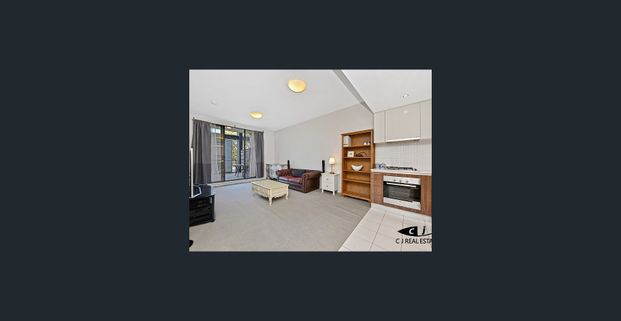 Beautiful 1 bedroom at a prime location! - Photo 1
