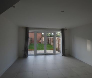 4 bedroom terraced house to rent - Photo 5