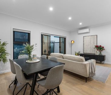 Stylish, Spacious & Architecturally Designed – Prime Doncaster East... - Photo 1