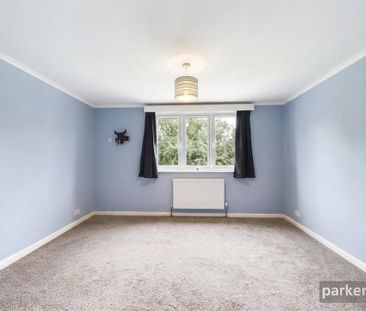 4 bedroom detached house to rent - Photo 3