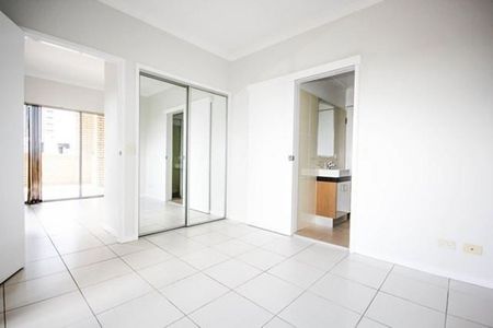 2/189 Cavendish Road, 4151, Coorparoo Qld - Photo 5