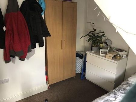 3 bedroom flat to rent - Photo 4