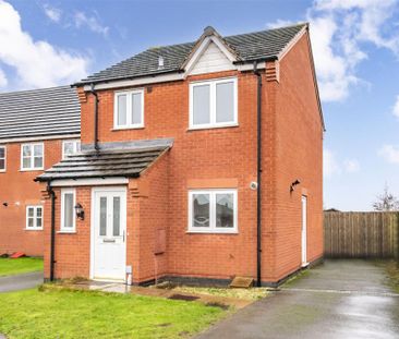 3 bed House - Detached To Let - Photo 1