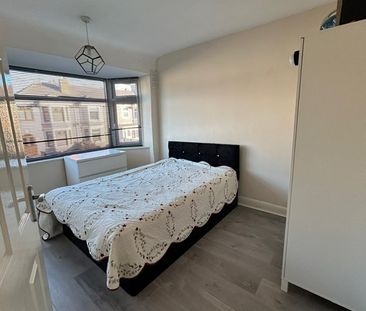 4 Bed Semi-Detached House, The Martyrs Close, CV3 - Photo 3