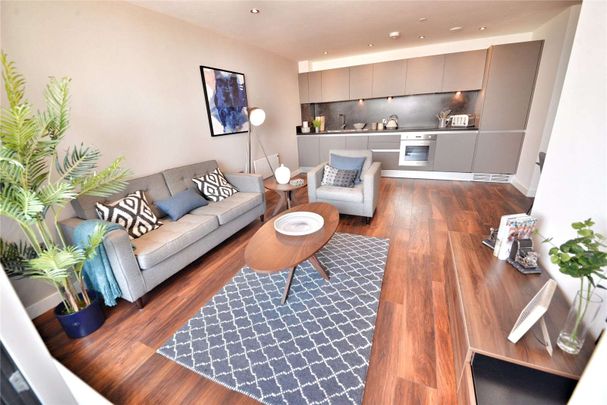 Available June! | Allocated Parking | Balcony | Fully Furnished | Two Double Bedroom | Two Bathroom | 24/7 Concierge & Communal Gardens - Photo 1