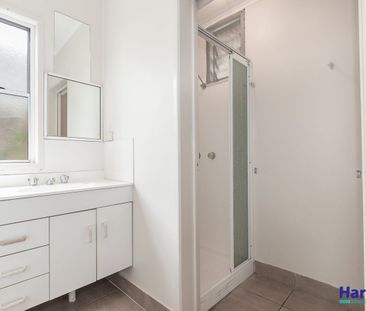 Only a stones throw to The Strand! - Photo 3