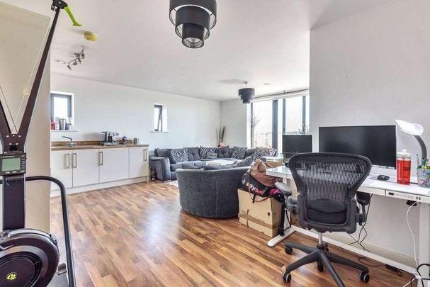 Oak House, Victory Park Road, Addlestone, Surrey, KT15 - Photo 1