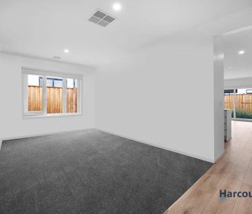 Family Home In "Emerald Park" - Photo 3