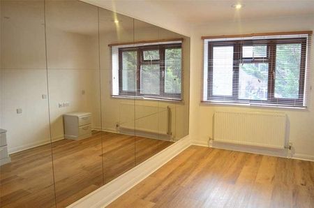 Holmwood Gardens, Wallington, SM6 - Photo 4