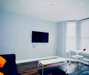 6 Beds 6 Baths - Photo 1