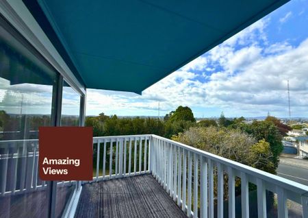Sky Tower Views & Westgate Convenience � 3-Bedroom Massey Gem - Photo 3