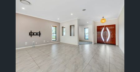 Beautiful home in a sought-after suburb - Photo 3