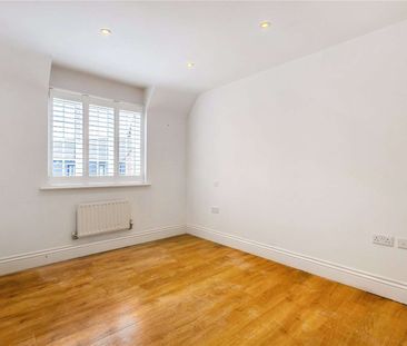 A beautifully presented detached four bedroom family home. - Photo 5