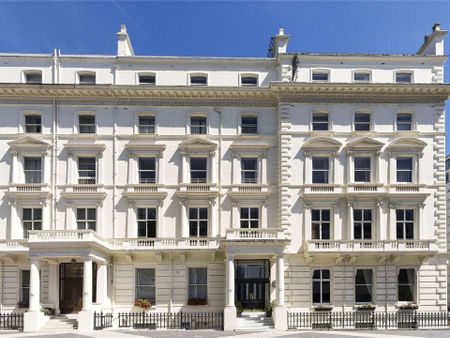 A beautiful apartment located on Princes Gate with a private Terrace leading out onto Princes Gardens. The property offers an abundance of space arranged over four floors. - Photo 5