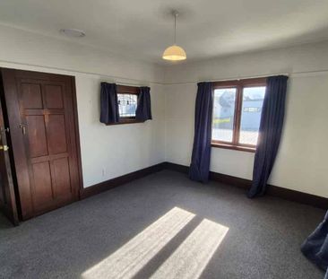 Top floor unit with balcony - Photo 5