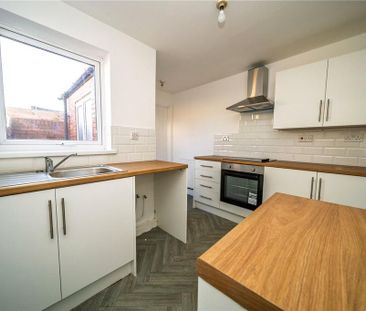 3 bedroom end of terrace house to rent - Photo 3