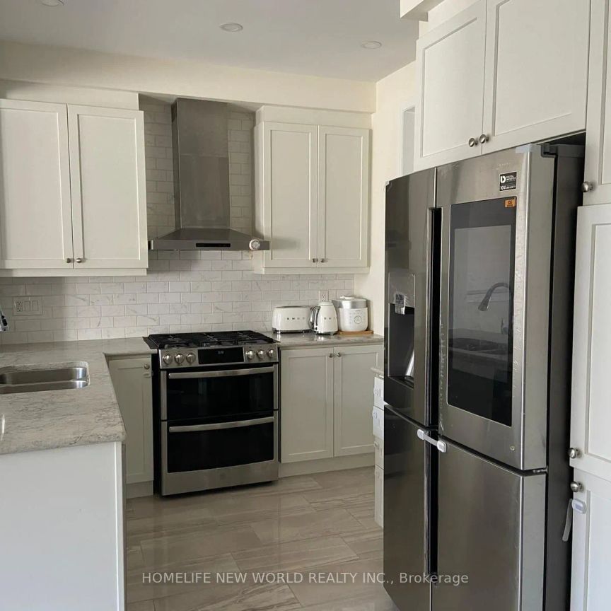 Condo Townhouse For Lease | N9235473 - Photo 1