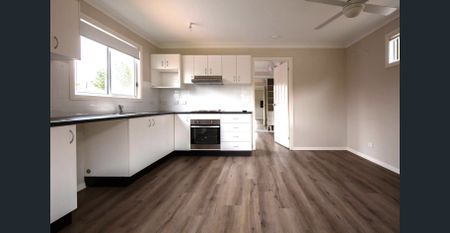 The Complete Family Package - 4-Bedroom Home + Separate 1-Bedroom Flat + Pool - Photo 4