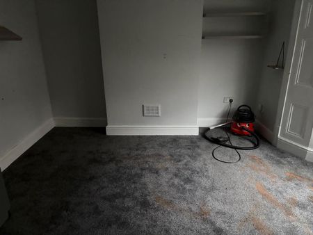 4 bedroom terraced house to rent - Photo 2