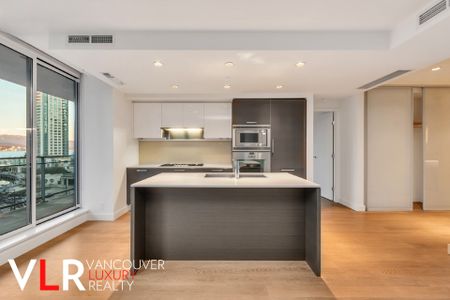 Condo in Downtown Vancouver, BC - Photo 5