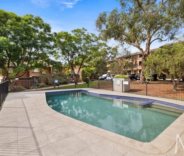 NEWLY RENOVATED NORTH-EAST UNIT WITH GROUND FLOOR ACCESS - Photo 6