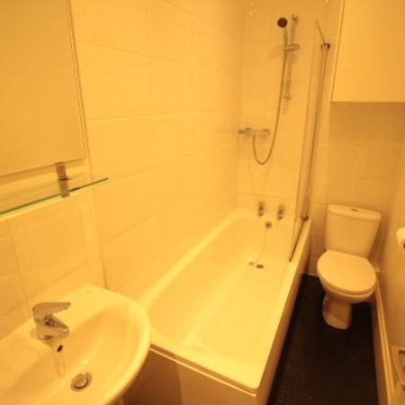 A 2 Bedroom Apartment - Photo 4