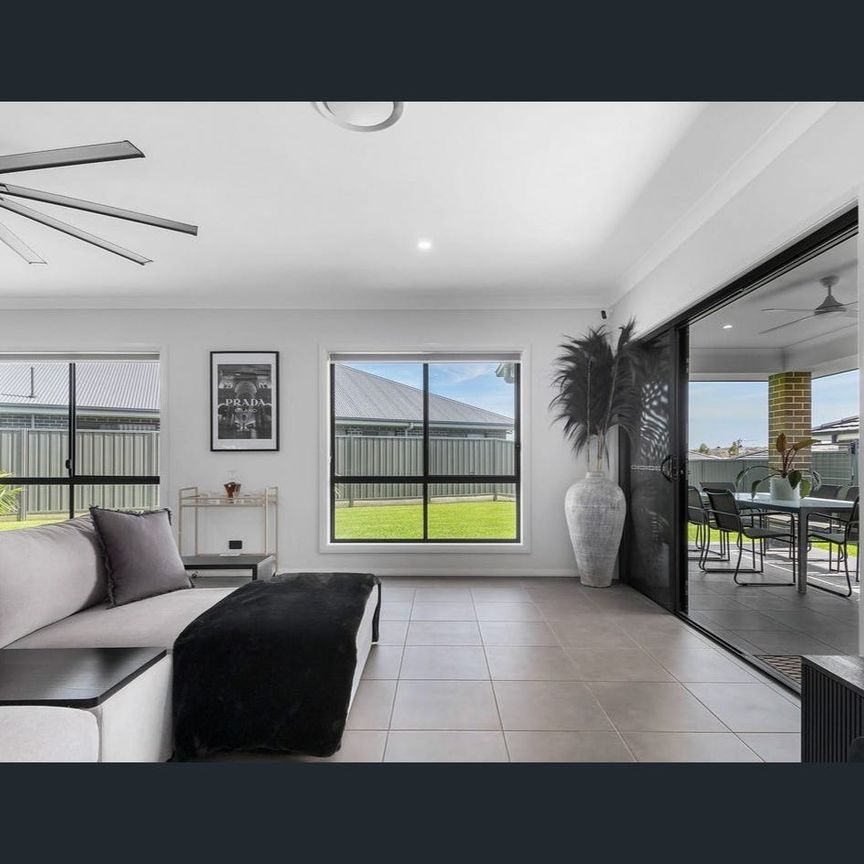 Contemporary Family Living with Space and Style - Photo 1