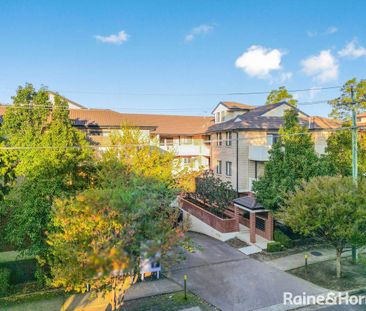 First Floor Two Bedroom Unit With Courtyard - Photo 6