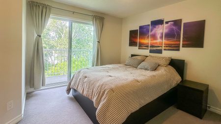 Bright, Cozy Home With Nature Views And Modern Touches. - Photo 3