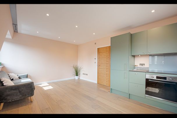 2 Bed Flat, Roehampton Lane, SW15 - Photo 1