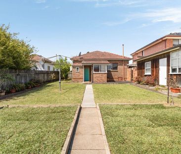 SPACIOUS FAMILY HOME IN PRIME KINGSGROVE LOCATION - Photo 1