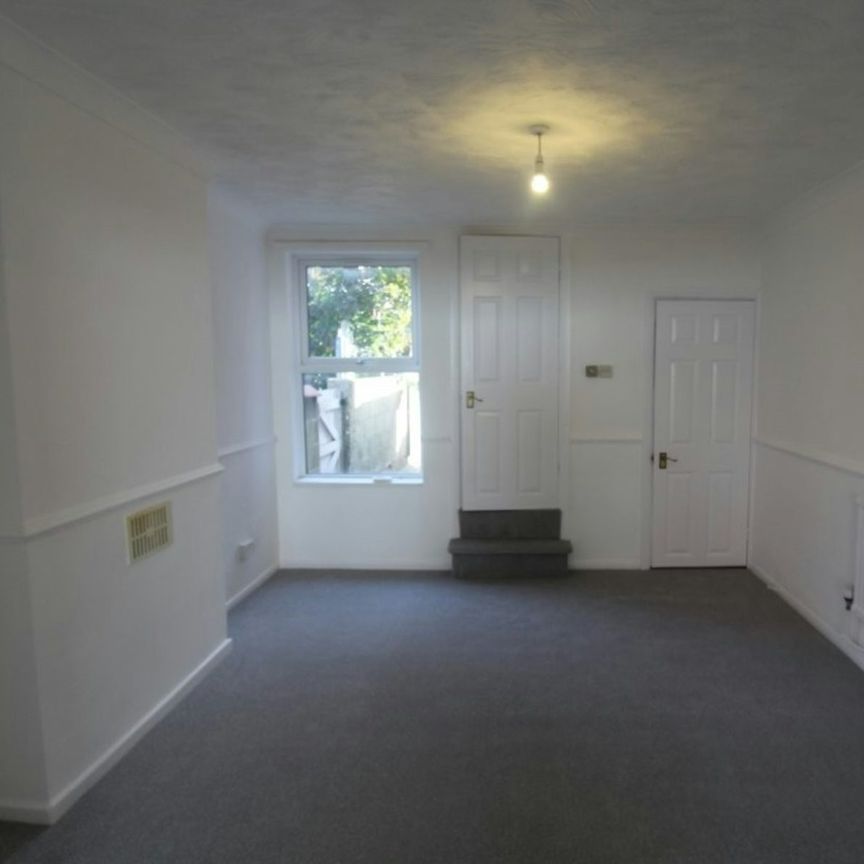 Terraced House to rent on - Photo 1