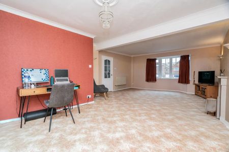 4 bedroom detached house to rent - Photo 3