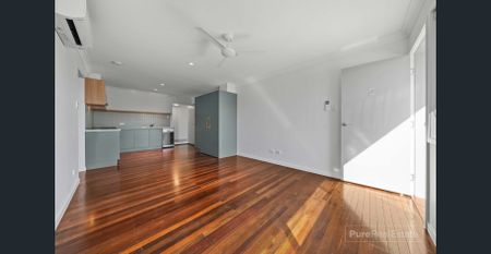 Newly Renovated 2-Bedroom Apartment in a Prime Greenslopes Location - Photo 2