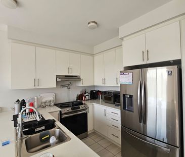 For Lease - 1084 lockie Drive, Oshawa, Ontario - Photo 3