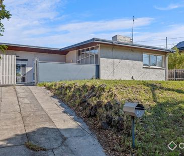 Charming 4-Bedroom Home with Spacious Backyard - Photo 6