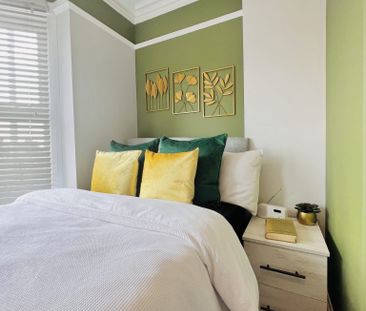 BEDROOM 1- MEDIUM DOUBLE ENSUITE - Photo 3