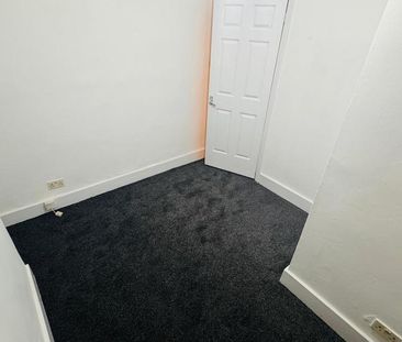 3 bedroom flat to rent - Photo 6