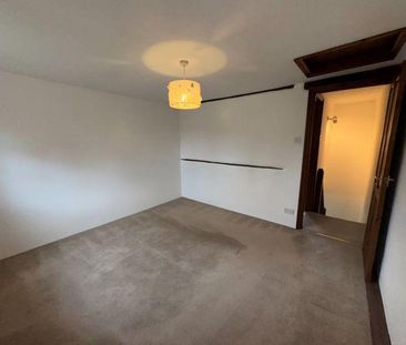 2 bedroom end of terrace house to rent - Photo 5