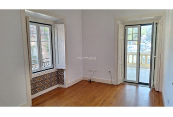 Apartamento T3+1 em Lisboa
