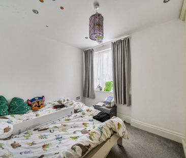 3 bedroom flat to rent - Photo 3