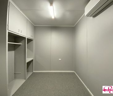 SPACIOUS RENOVATED LIVING - Photo 4