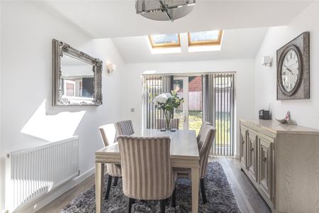 4 bedroom detached house to rent - Photo 3