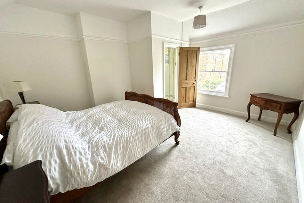 Low Street - Photo 1