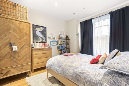 A wonderful two bedroom ground floor flat, featuring private garden and additional patio. - Photo 3