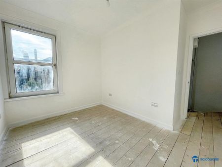 3 bedroom flat to rent - Photo 3