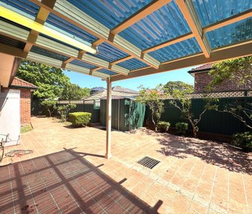 Spacious 3 Bedroom Full Brick Villa - Photo 6