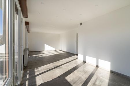 Location Appartement 4 pièces 80m² ANNECY LE VIEUX 74940 - Photo 2
