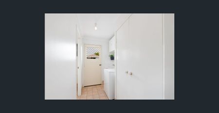 SPACIOUS ACREAGE LIVING IN A QUIET CUL-DE-SAC WITH LARGE SHEDS PERFECT FOR HOME WORKSHOP - Photo 2